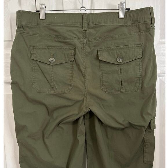Chicos Army Green Rolled Cuff Cropped Cargo Pants Size 2/12 - Picture 6 of 8